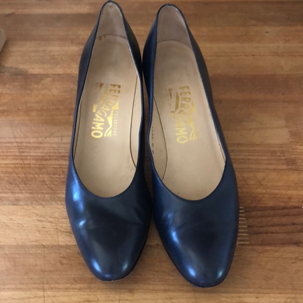 Vintage Women’s Ferragamo Pumps Navy Blue Leather Size 9 1/2 AAAA Classic